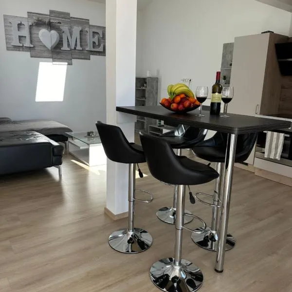 Große FerienWohnung 3 Schlafzimmer Neubau Gästehaus 120m2, hotel v destinaci Merzig