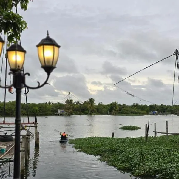 Antonio's River View, hotel v destinaci Ernakulam