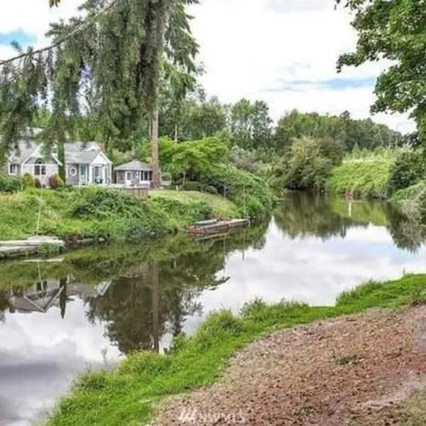 Bothell River house, hotel v destinaci Bothell