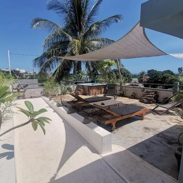 Apartment 3bedrooms 2bathrooms rooftop jacuzzi, ξενοδοχείο σε Pointe aux Sable