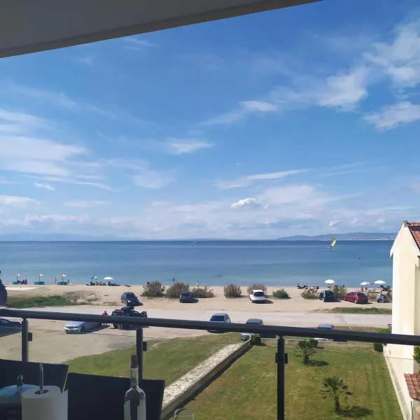 Luxury apartment in front of the Sea in Agia Triada, ξενοδοχείο στην Αγία Τριάδα