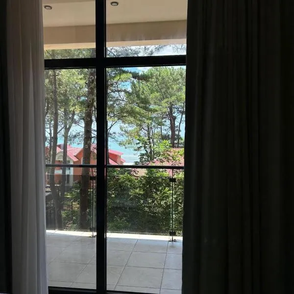 Decom Riviera, hotel in Shekvetili