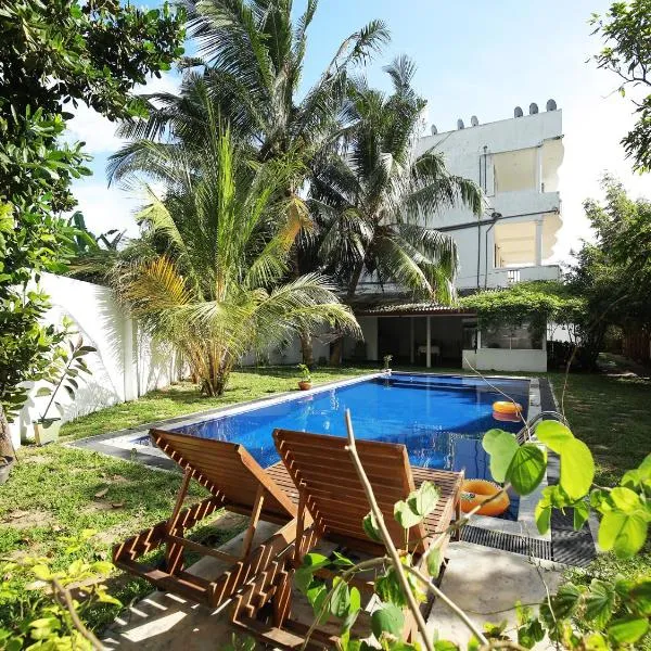 Crystal Oceanic, hotel in Ahangama