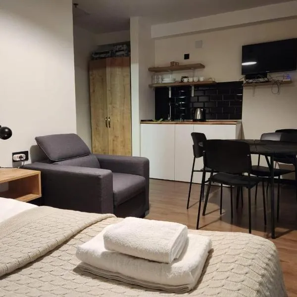 Walk to Ski Lift-1BR-Studio-Balcony-Parking, hotel v destinaci Gudauri