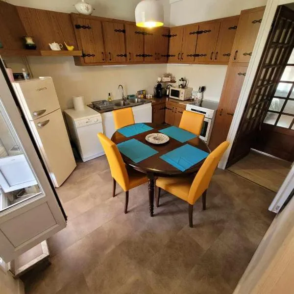 La Salamandre -appartement, hotel v destinaci Salbris