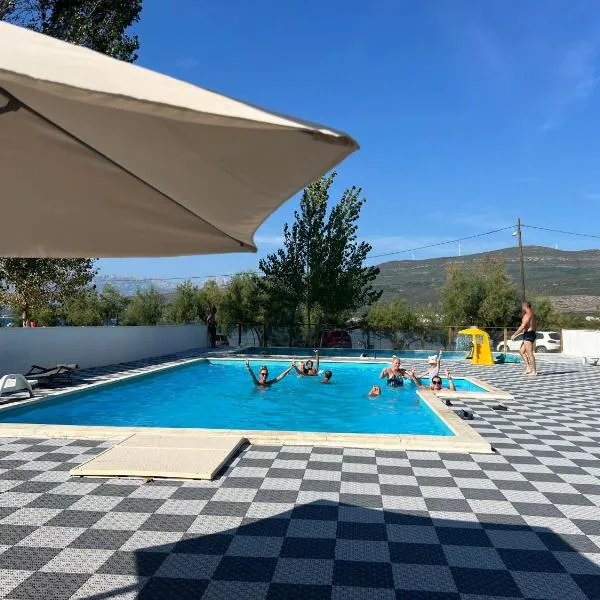 Camping Karin, hotel v destinaci Gornji Karin