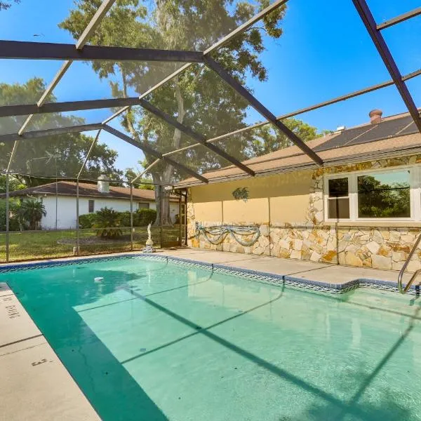 5 Mi to Weeki Wachee: Spring Hill Home w/ Lanai, hotel u gradu Spring Hil