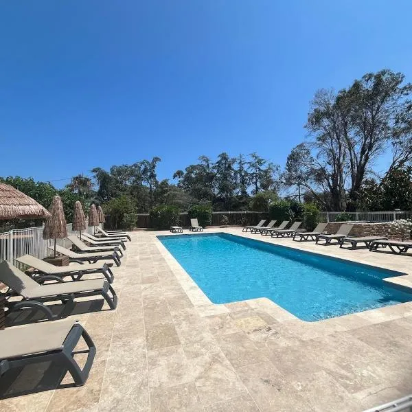 Solenzara- appartement 5 personnes vue mer dans résidence avec piscine – hotel w mieście Sari-Solenzara