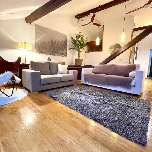 CaLQuEROL 2 penthouse in the downtown, hotel in Puigcerdà