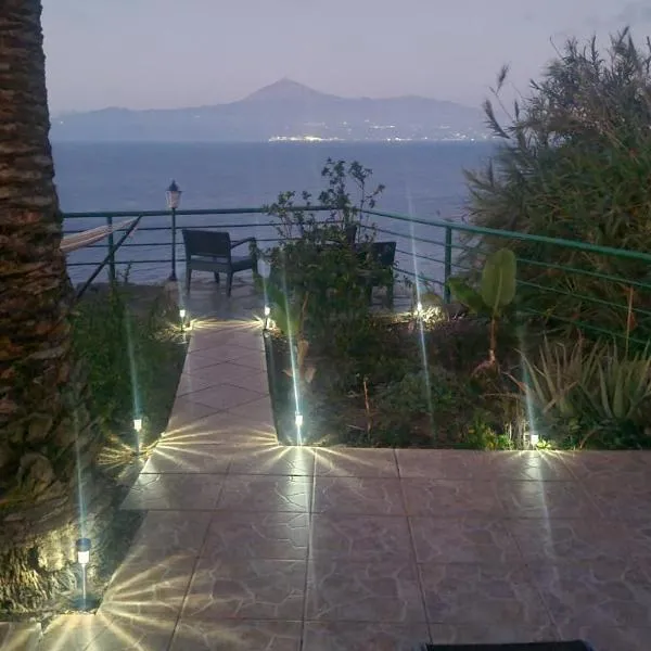 Los Cerrajones: spectacular views from the cliff, hotel a Agulo