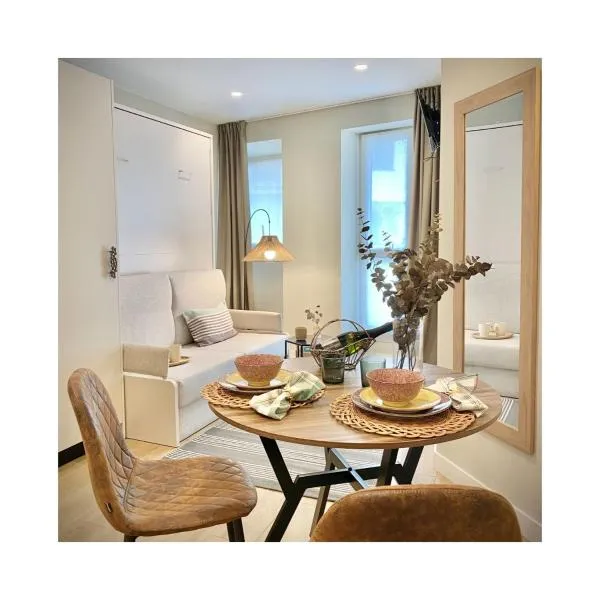 ALTZOAN apartamentos Boutique & Parking、サラウツのホテル