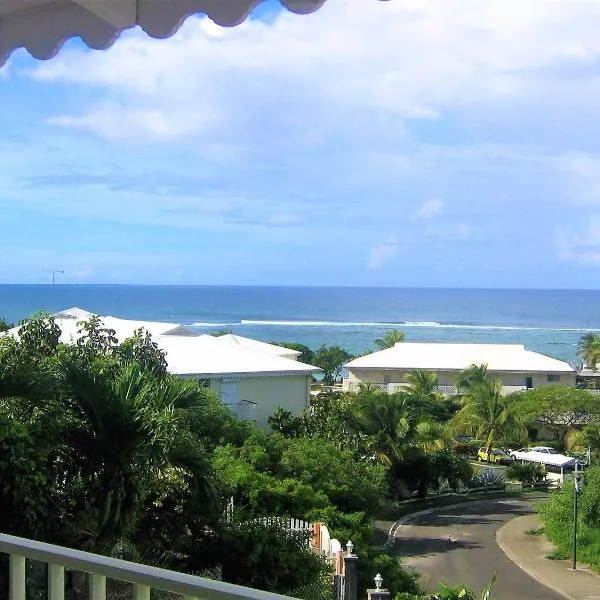 PACIFIQUE duplex vue mer, hotel in Le Moule