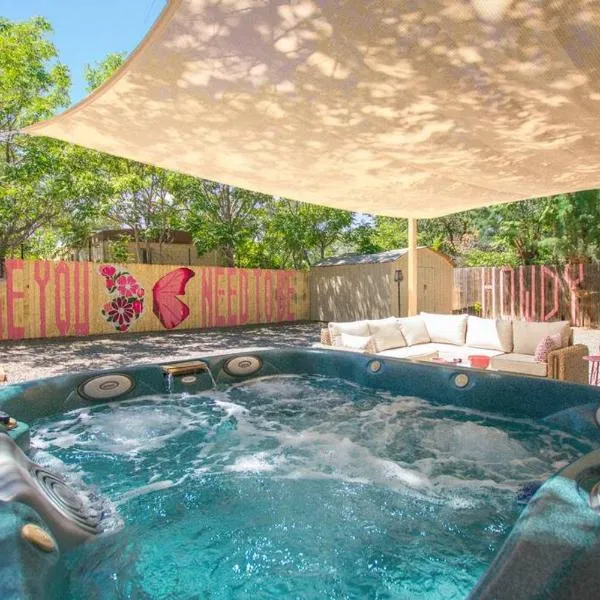 50 Shades of Pink-Hot Tub!, hotel v destinaci Albuquerque