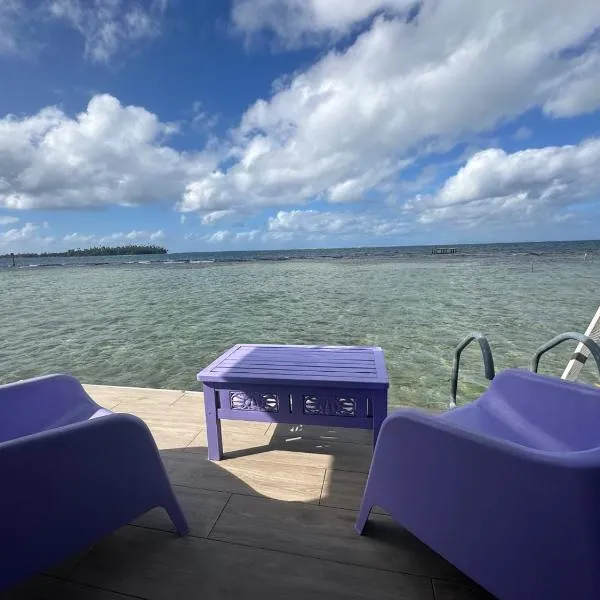 2 bungalows - Bord de mer privé、ウツロアのホテル
