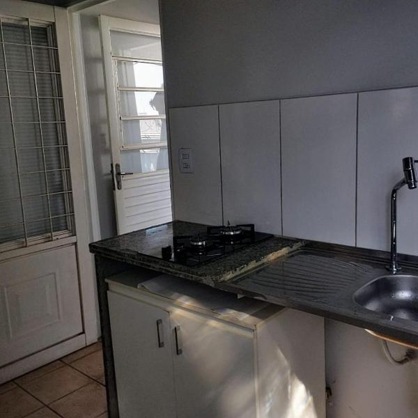 Aconchegante Microcasa Banheiro Privativo e Garagem Compartilhada - Foto 4