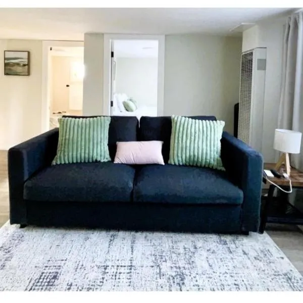 Charming & Bright Gem Prime Location Street Parking with AC, hotel a Renton