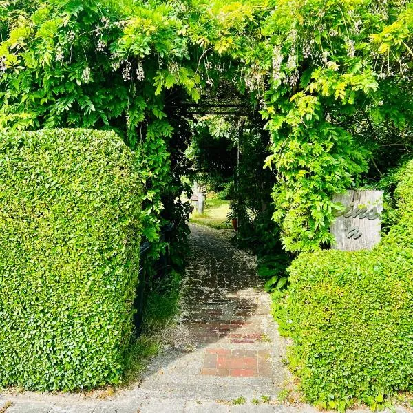 Inselhaus im Grünen, hótel í Wangerooge