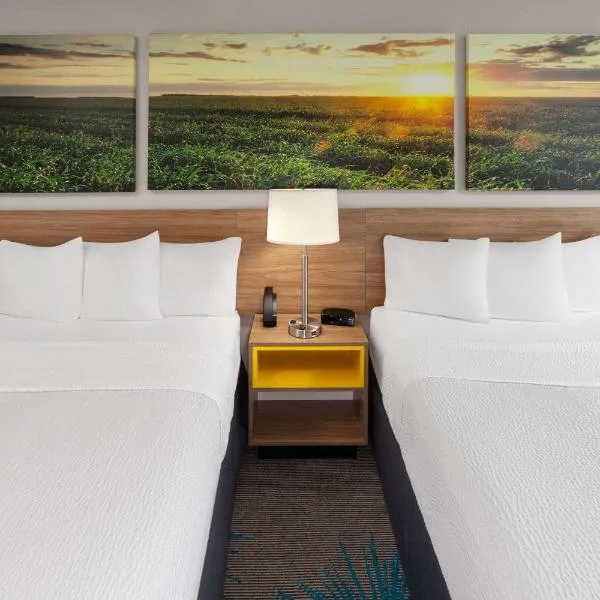Days Inn & Suites by Wyndham of Morris, hotel v destinaci Morris