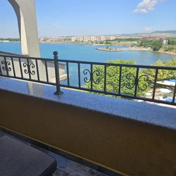 Sea View Holiday for Family and Friends Aheloy, near Sunny Beach-Почивка с изглед към морето за семейство и приятели Ахелой, близо до Слънчев бряг, hótel í Aheloy