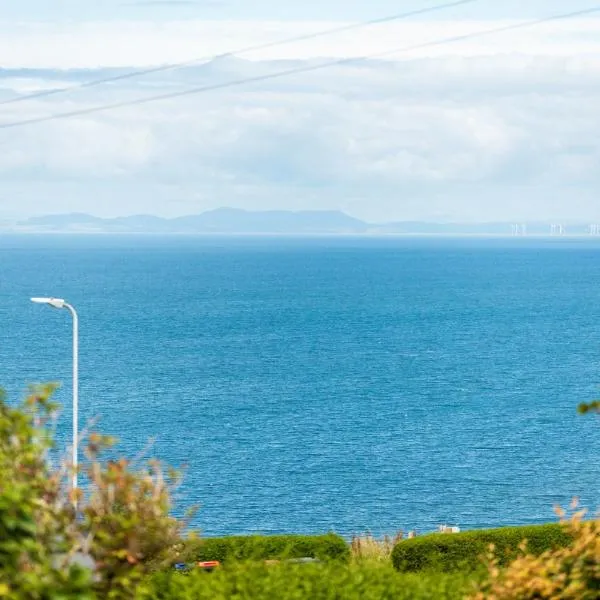Tranquil House with Sea Views, hotel in Parton