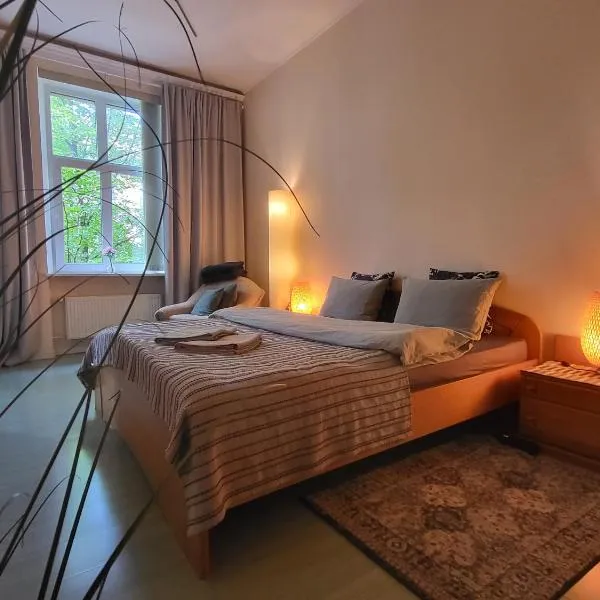 Alunana LUX & Jakuzzi in Quiet Center, 1870's, Art Nouveau area, 74sqm, Self check-in, hotel di Riga