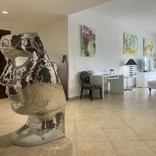 Luxury Marina & Sea View Condo at Porto Cupecoy St Maarten, hotel in Lowlands