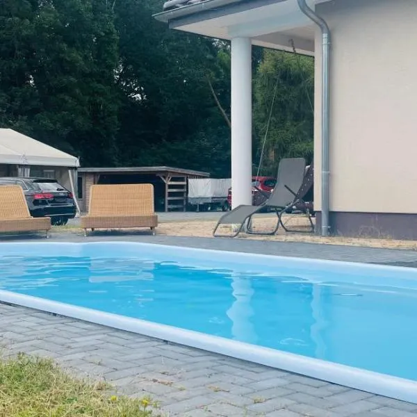 Haus 4 Zimmer bei Berlin, hotel in Kremmen