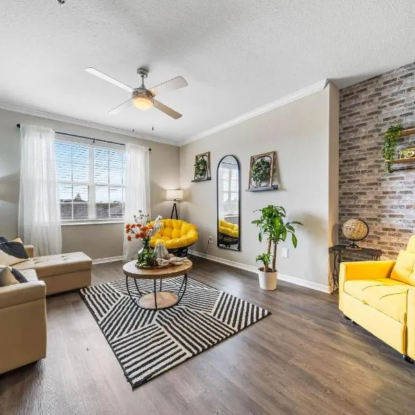 Chic 3br2ba- Minutes To Airport & Westchase #4, hotel in Tampa