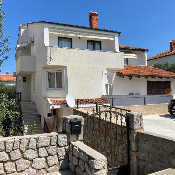 Apartments with a parking space Losinj, Losinj - 23520, hotel in Mali Lošinj