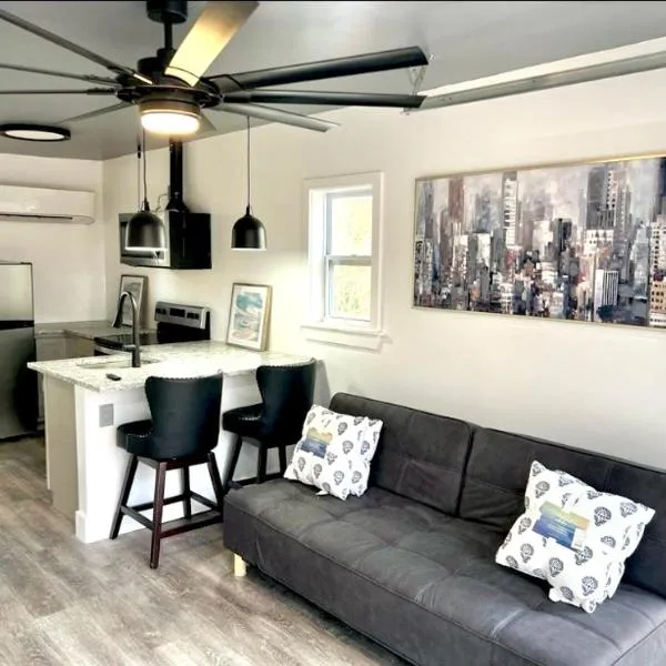 Romantic Chapel Hill Retreat for Two, hotel di Chapel Hill