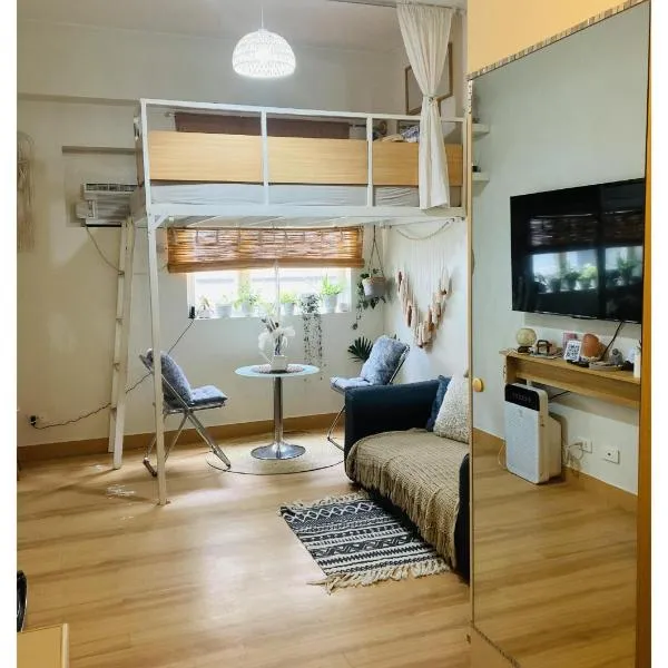 Bohemian Inspired Studio Unit1 at Trees Residences, hotel in Manila