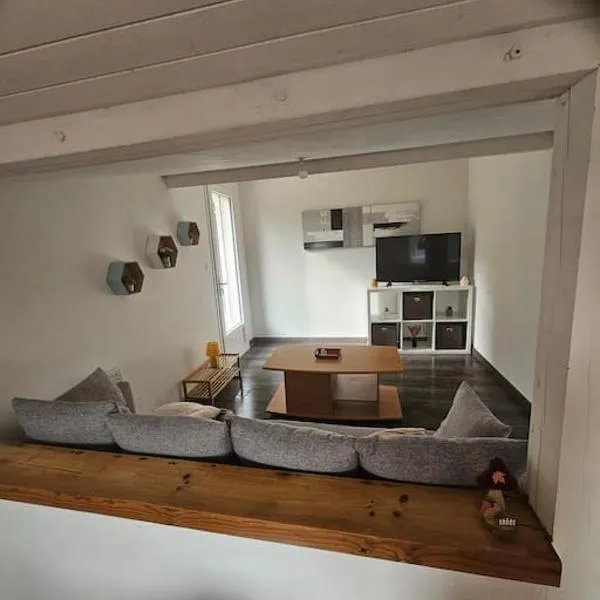 la chêneraie appart écureuil, hotel v destinaci Ychoux