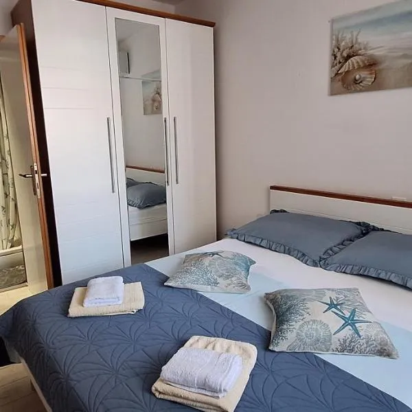 Rooms & studio OLD TOWN PAG, hotel v destinácii Pag