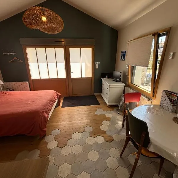 Studio des Lilas, hotel i Saint-Benoît