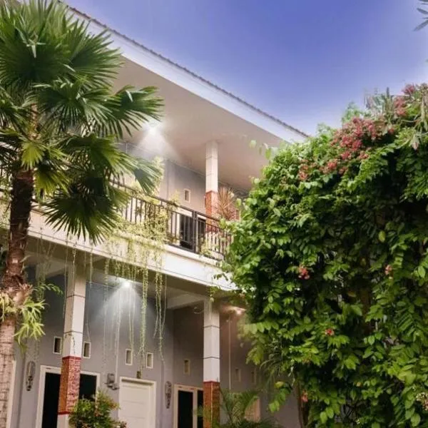 Clover Homestay, hotel v destinaci Probolinggo