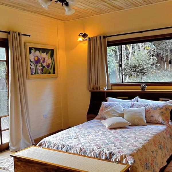 CHALÉ HORTÊNSIA Lindo chalé NO CAMPO com roupas de cama e banho impecáveis, Wi-Fi StarLink de alta velocidade, cozinha equipada, estacionamento privativo, decks, jardins, lareiras, conforto, privacidade e belíssimas paisagens - Foto 2