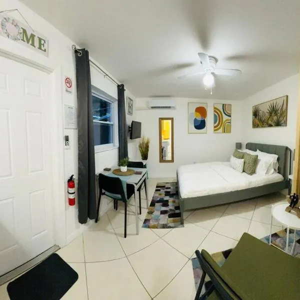 Studio with Terrace Near Hard Rock-Patio, hotel v destinaci Fleetwood Manor