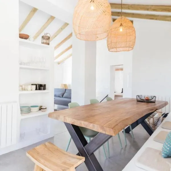 Casa Clemente – hotel w mieście Iznájar