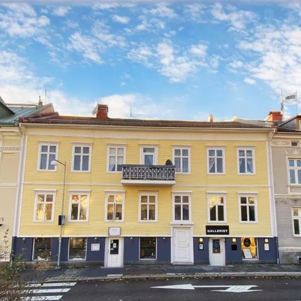 Sekelskiftescharm i Hjärtat av Strömstad, 4 bäddar - Historic Charm, for 4 Guests, hotel v destinaci Strömstad