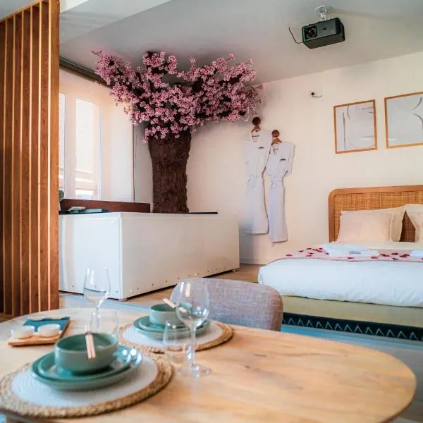 Nuit romantique, Suite avec jacuzzi et cinéma privé au design Japandi, hotel v destinaci Guebwiller