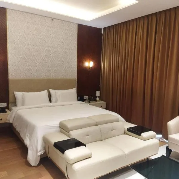 Luxury Leela Residence Studio, near Bangalore airport, manyatta tech park attached to Leela Hotel, hotel v destinaci Yelahanka