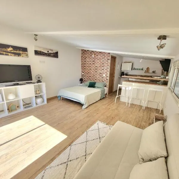 Maison Studio dans havre de paix à 10 minutes d'Avignon, hotel v destinácii Rochefort-du-Gard