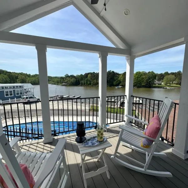 Tiny Lakeside Retreat, hotel di Denver