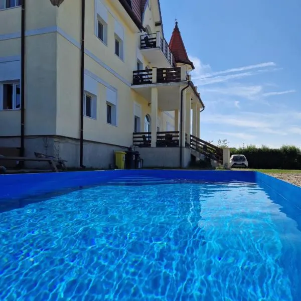 Castle Csányi, hotel in Livezeni