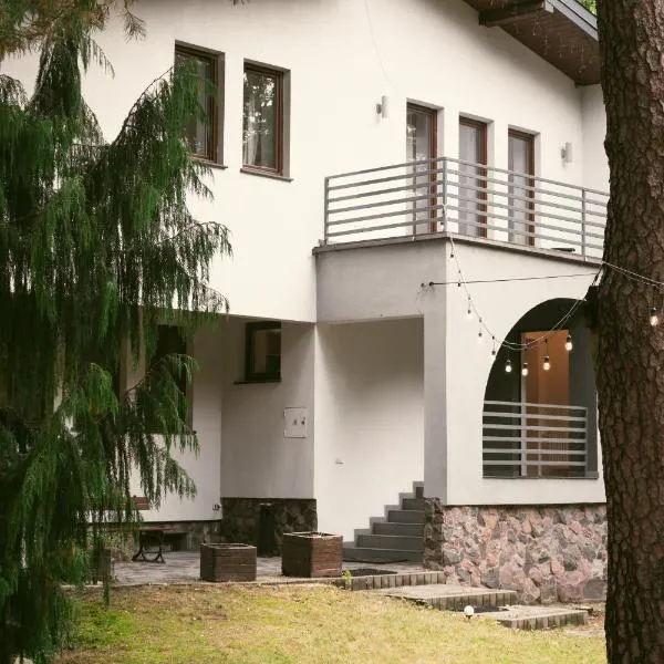 Villa Konstancin for 23 people - 400 m2 by Golden Villas - Refreshed in 2025, hotel v destinaci Konstancin-Jeziorna