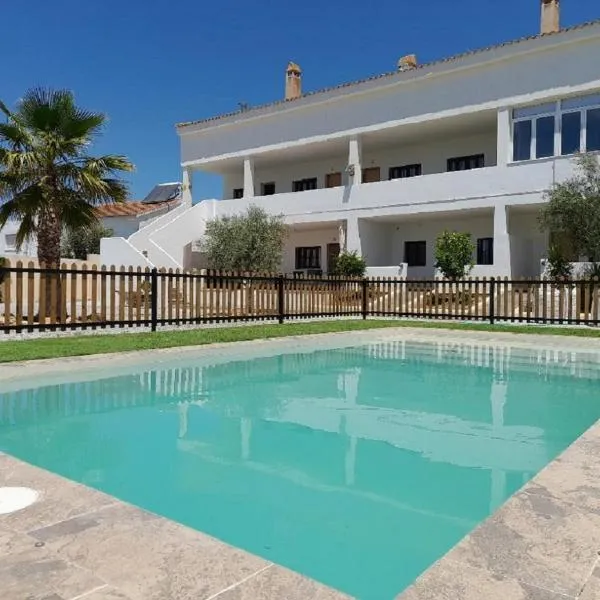 Atalaya de los Bermejales Villa privada piscina, מלון בLos Morales
