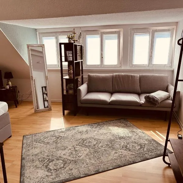 Gemütliche Dachgeschosswohnung, hotel v destinaci Hildesheim