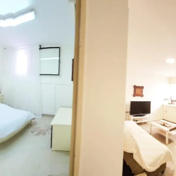 פינה קטנה בערבה, hotel v destinaci Beʼer Ora