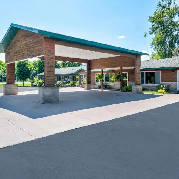 Quality Inn & Suites Munising, hotel v destinaci Wetmore