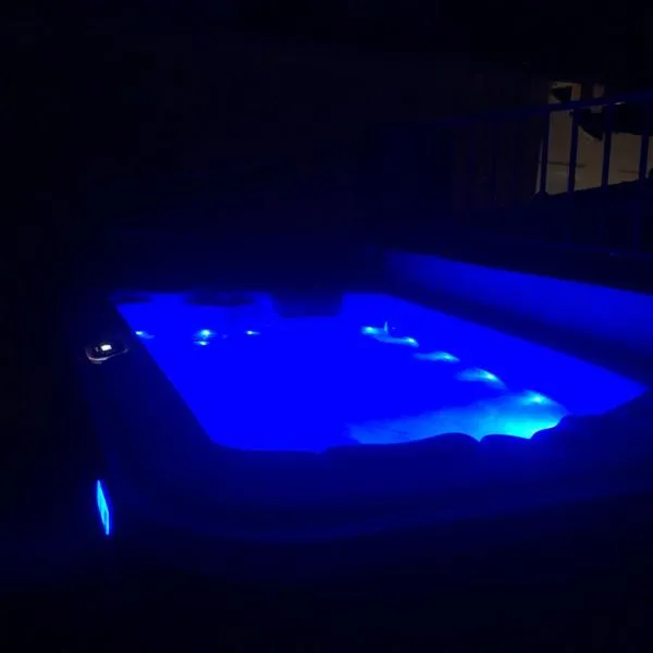Evagelia's deluxe villa-Jacuzzi in Skopelos center, viešbutis mieste Skopelas